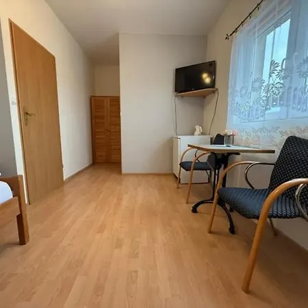 Alexandria בית הארחה *